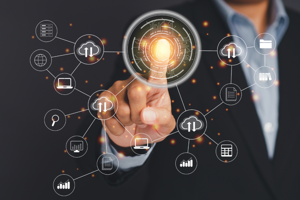 Eine Hand tippt auf eine leuchtende digitale Benutzeroberfläche mit Symbolen für Daten und Technik.